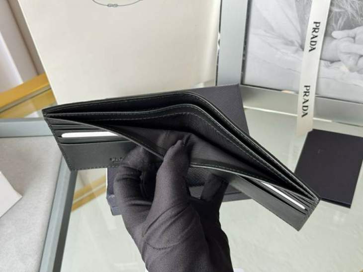 Picture of Prada Wallets _SKUfw197975137fw